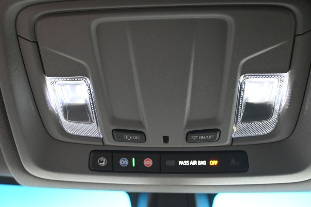 Chevrolet Silverado 1500 LTD Vehicle Full-screen Gallery Image 13