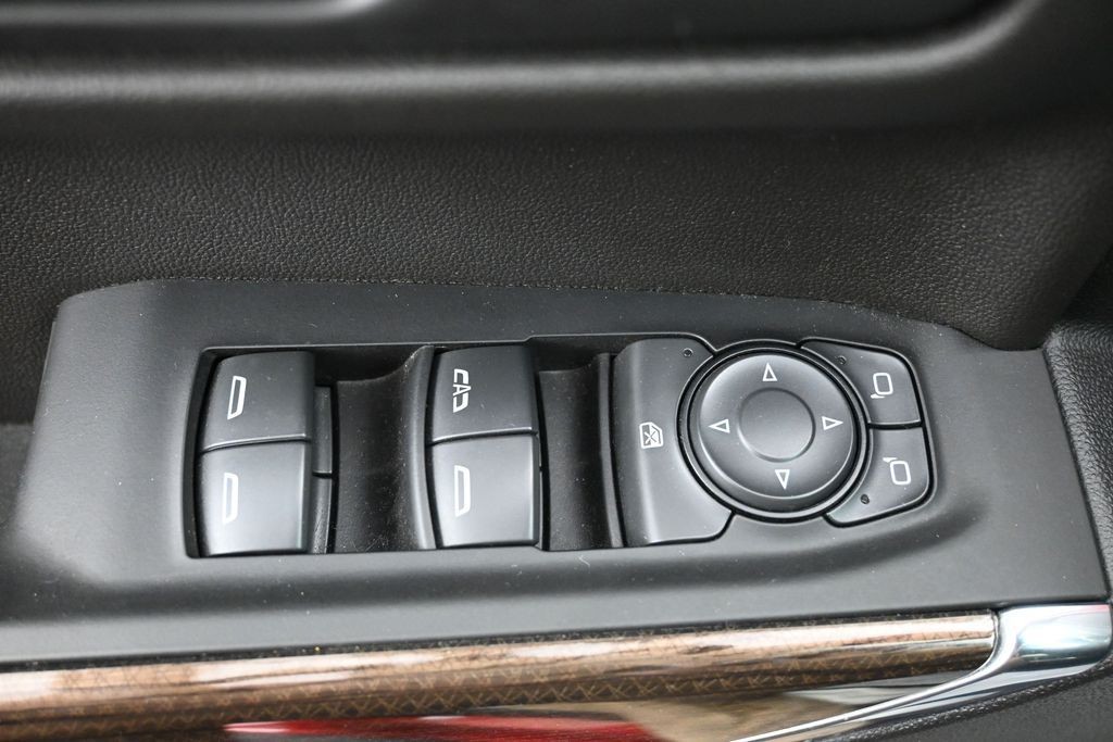 Chevrolet Silverado 1500 LTD Vehicle Full-screen Gallery Image 19