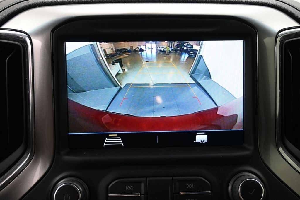 Chevrolet Silverado 1500 LTD Vehicle Full-screen Gallery Image 20