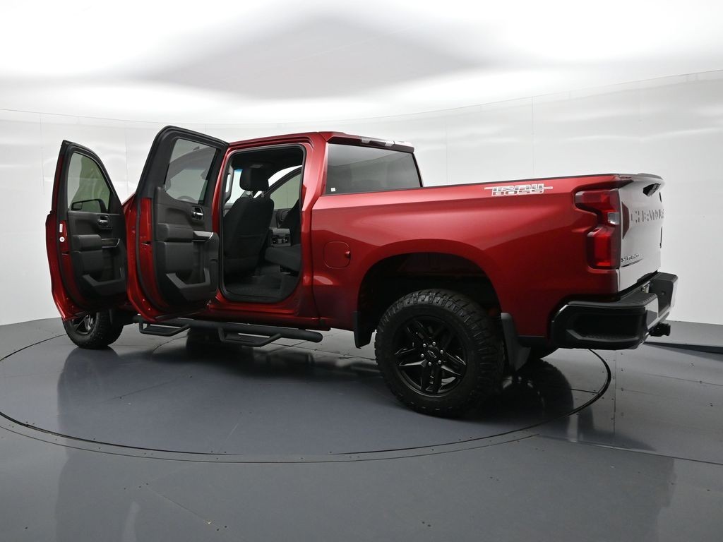 Chevrolet Silverado 1500 LTD Vehicle Full-screen Gallery Image 30