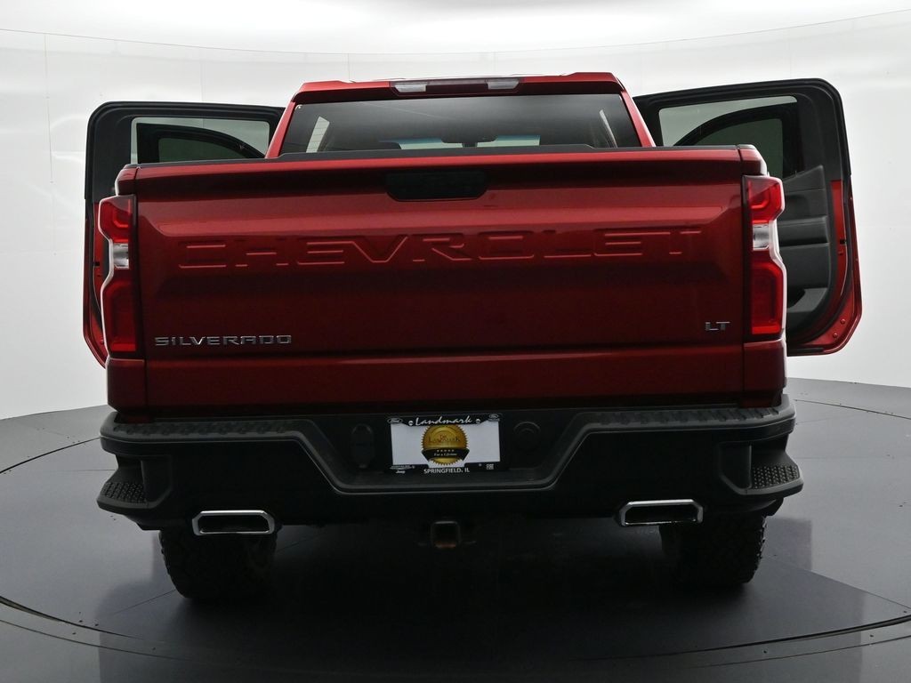 Chevrolet Silverado 1500 LTD Vehicle Full-screen Gallery Image 32
