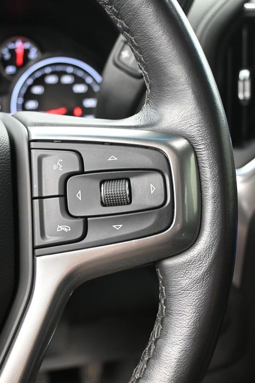 Chevrolet Silverado 1500 LTD Vehicle Full-screen Gallery Image 15