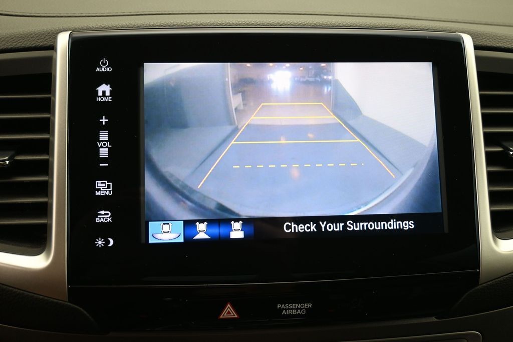 Honda Ridgeline Vehicle Full-screen Gallery Image 12
