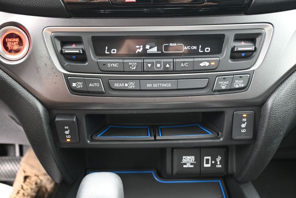 Honda Ridgeline Vehicle Full-screen Gallery Image 13