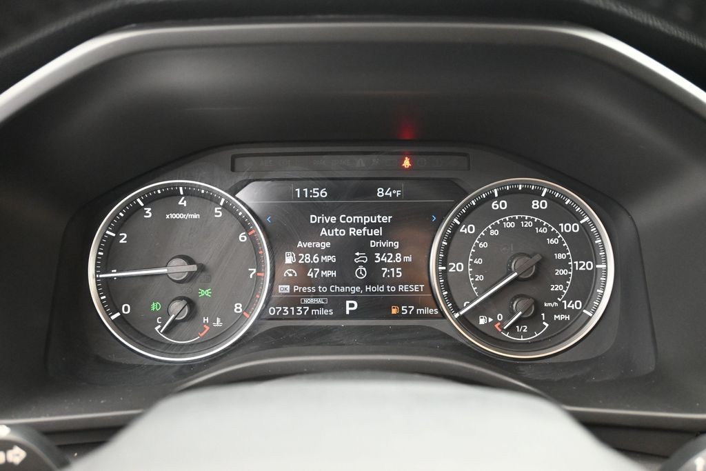 Mitsubishi Outlander Vehicle Full-screen Gallery Image 10