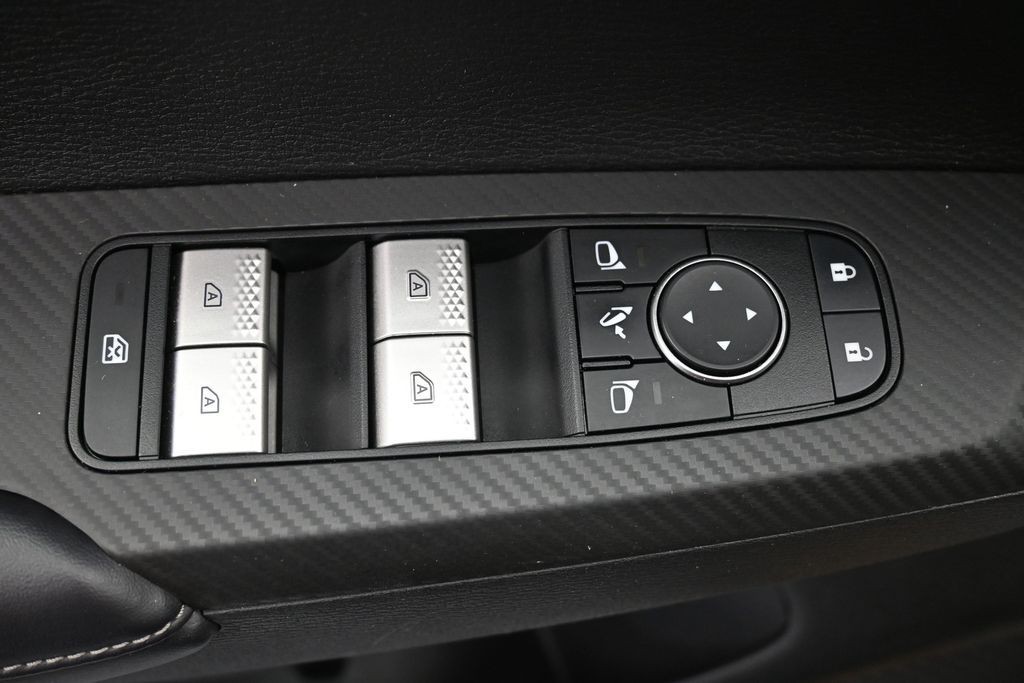 Mitsubishi Outlander Vehicle Full-screen Gallery Image 19