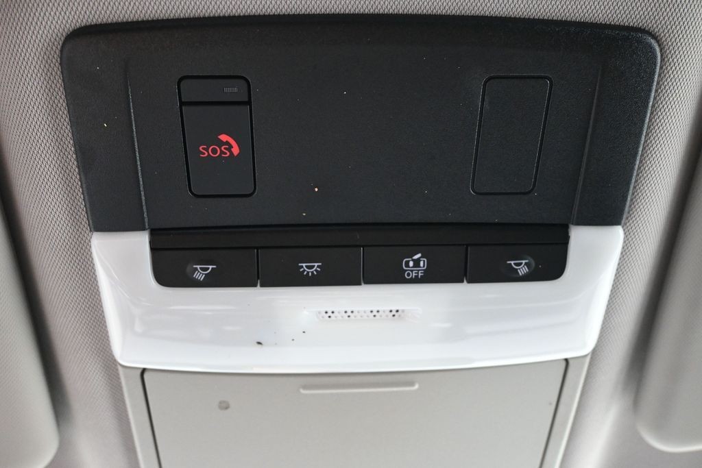Mitsubishi Outlander Vehicle Full-screen Gallery Image 20