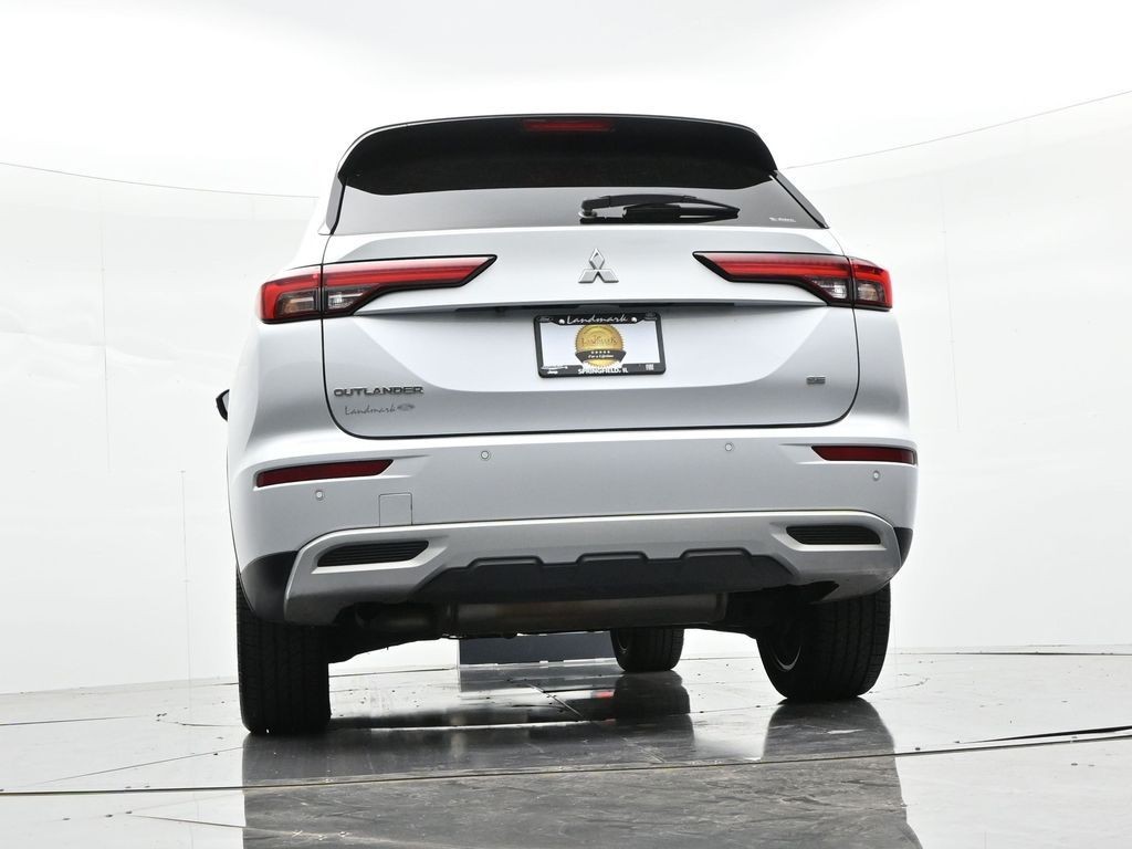 Mitsubishi Outlander Vehicle Full-screen Gallery Image 26