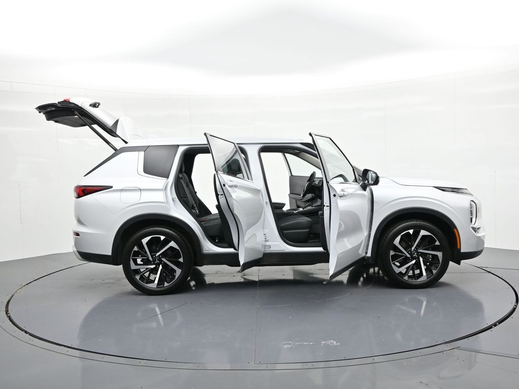 Mitsubishi Outlander Vehicle Full-screen Gallery Image 29