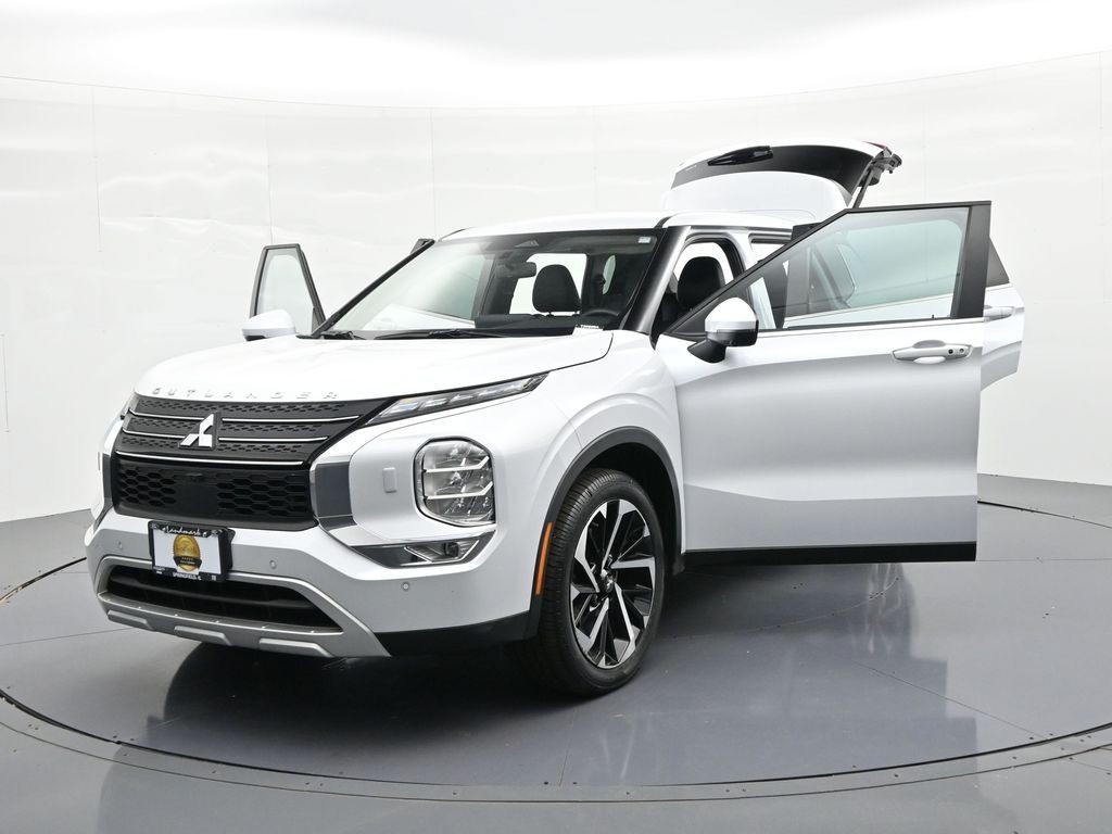 Mitsubishi Outlander Vehicle Full-screen Gallery Image 31