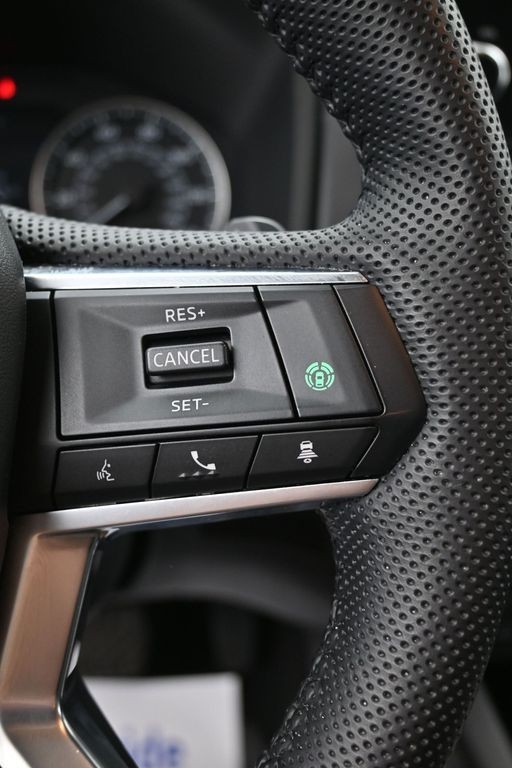 Mitsubishi Outlander Vehicle Full-screen Gallery Image 15