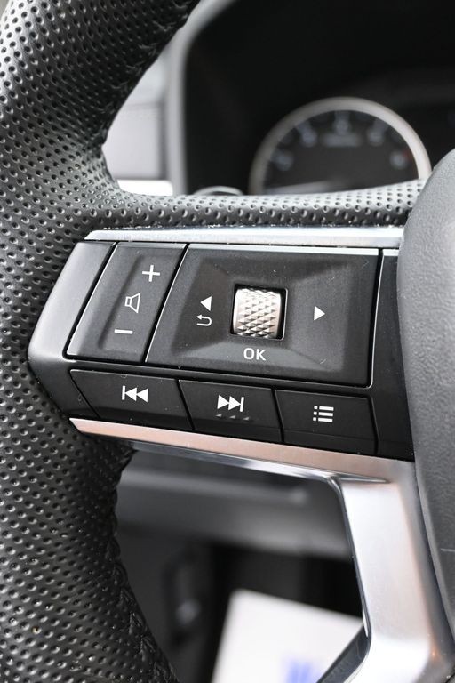 Mitsubishi Outlander Vehicle Full-screen Gallery Image 16