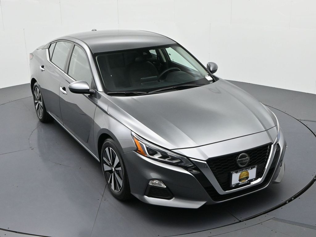 Nissan Altima Vehicle Full-screen Gallery Image 20