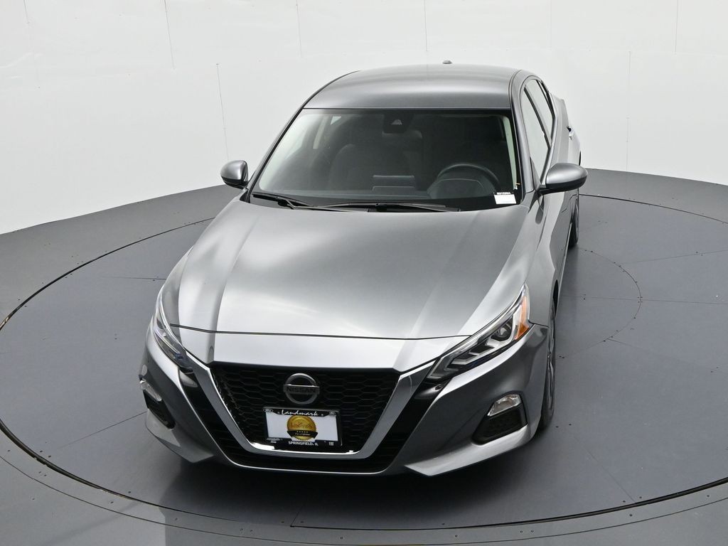 Nissan Altima Vehicle Full-screen Gallery Image 21