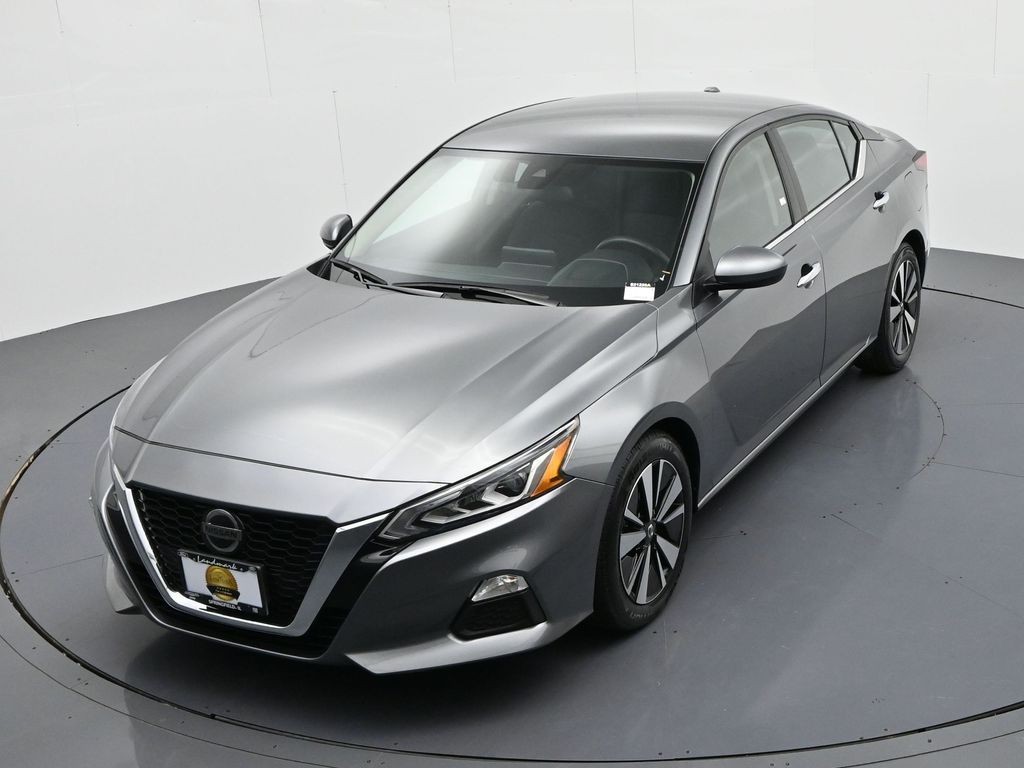 Nissan Altima Vehicle Full-screen Gallery Image 22