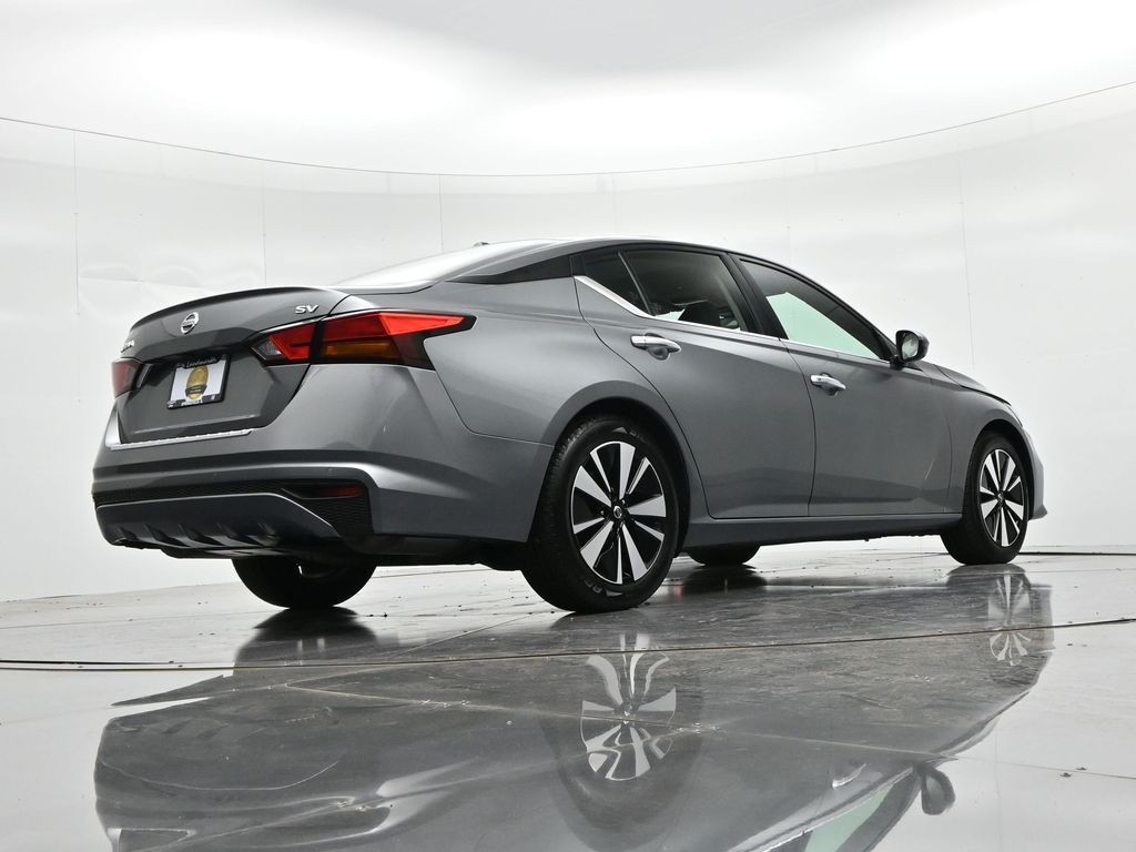 Nissan Altima Vehicle Full-screen Gallery Image 26