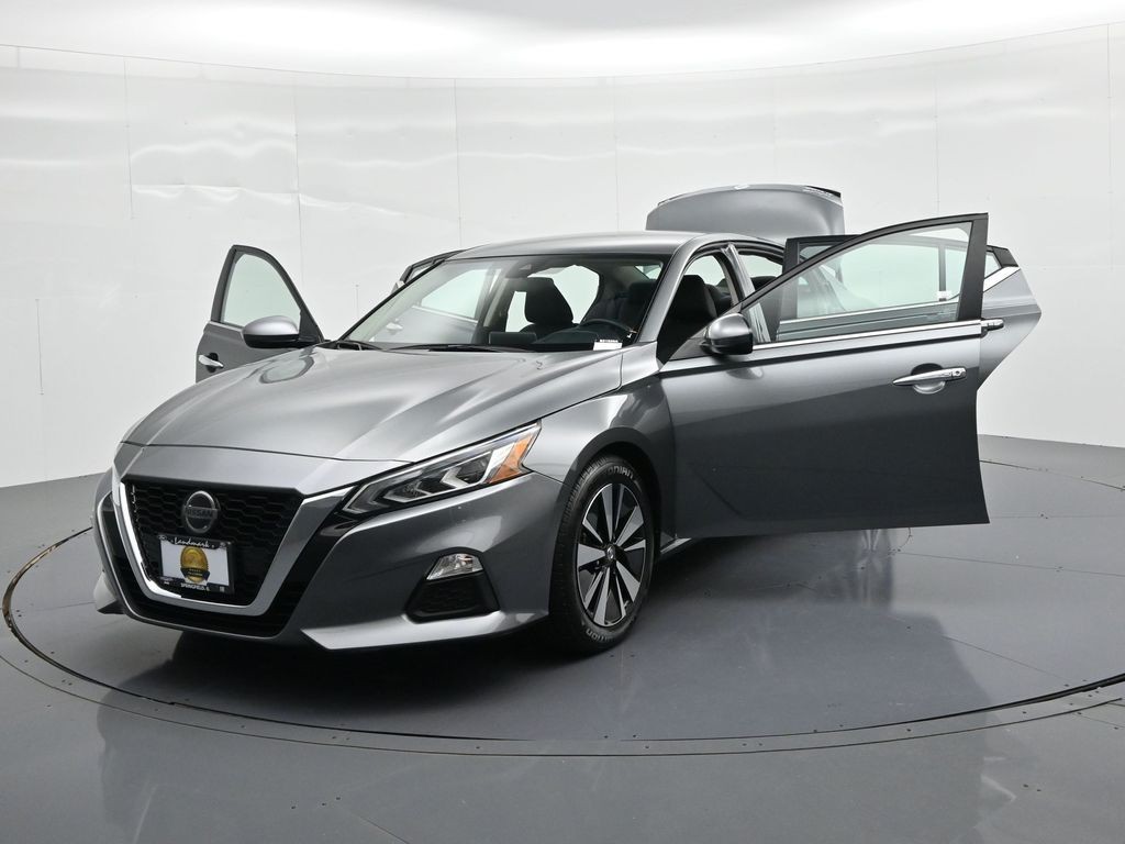 Nissan Altima Vehicle Full-screen Gallery Image 30