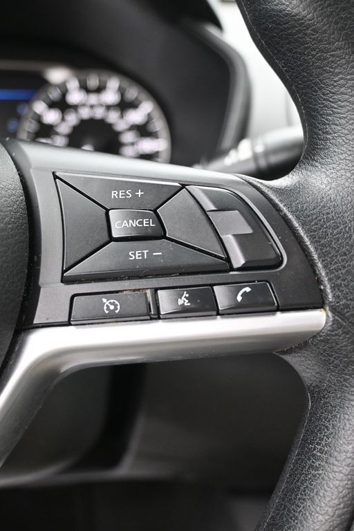 Nissan Altima Vehicle Full-screen Gallery Image 16