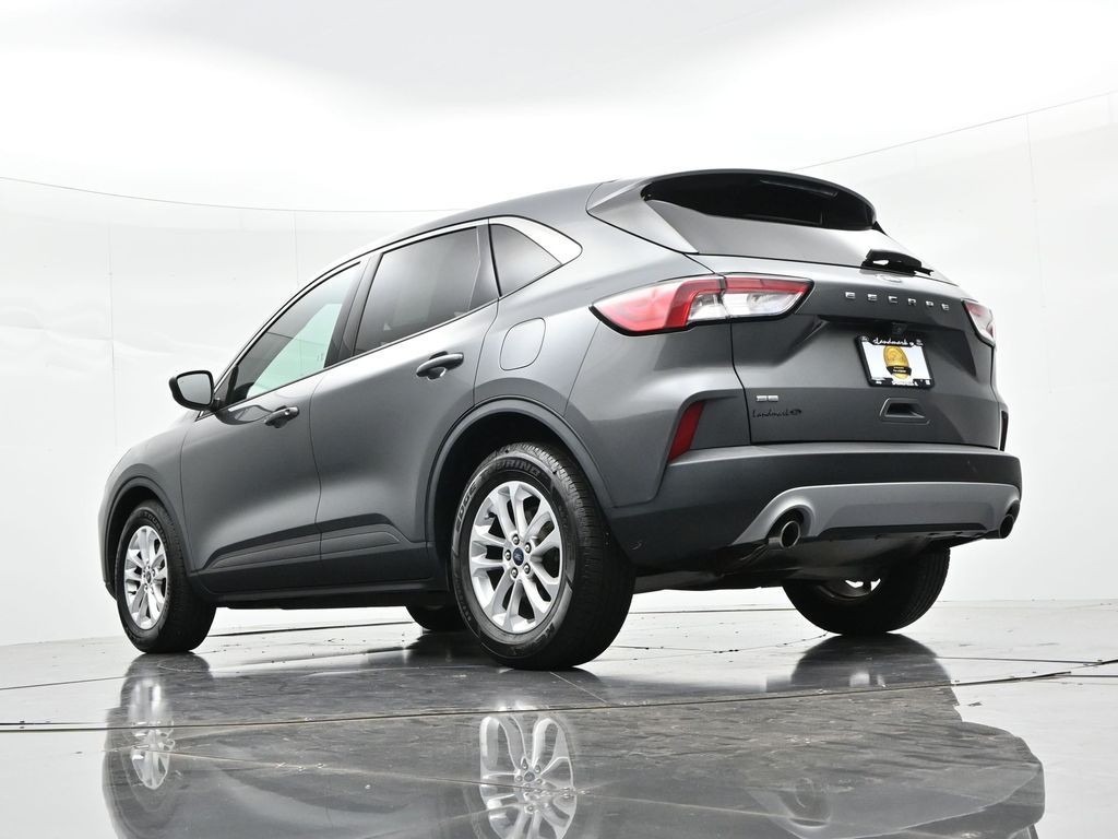 Ford Escape Vehicle Full-screen Gallery Image 17