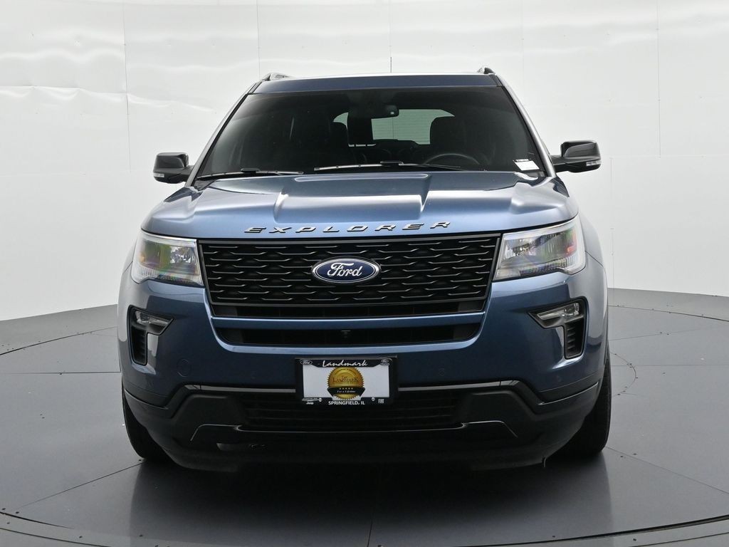 Ford Explorer Vehicle Full-screen Gallery Image 03