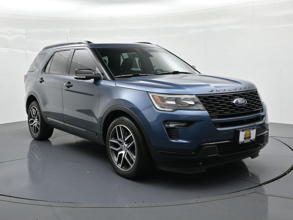 Ford Explorer Vehicle Full-screen Gallery Image 04