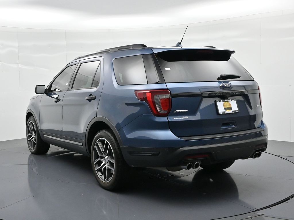 Ford Explorer Vehicle Full-screen Gallery Image 08