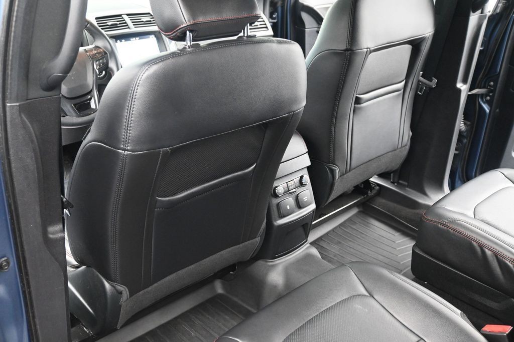 Ford Explorer Vehicle Full-screen Gallery Image 10