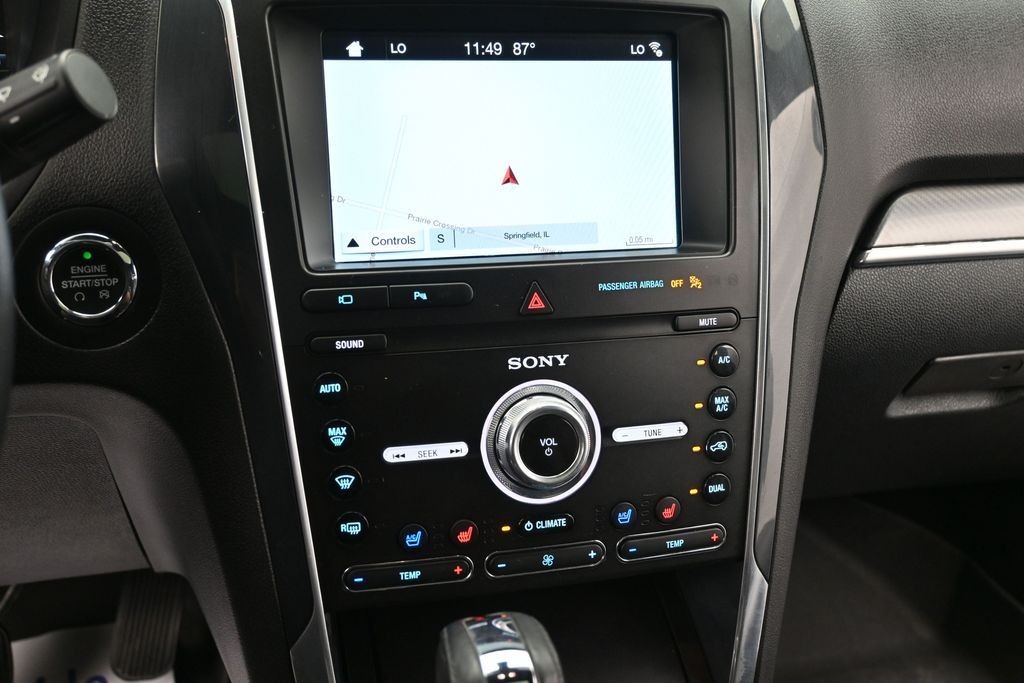Ford Explorer Vehicle Full-screen Gallery Image 11