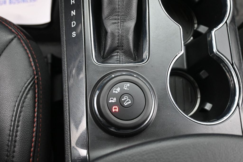 Ford Explorer Vehicle Full-screen Gallery Image 12