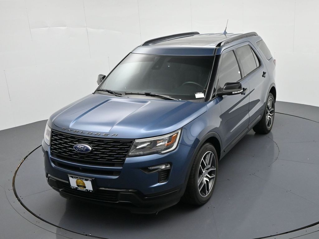 Ford Explorer Vehicle Full-screen Gallery Image 18