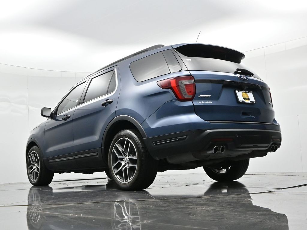 Ford Explorer Vehicle Full-screen Gallery Image 20