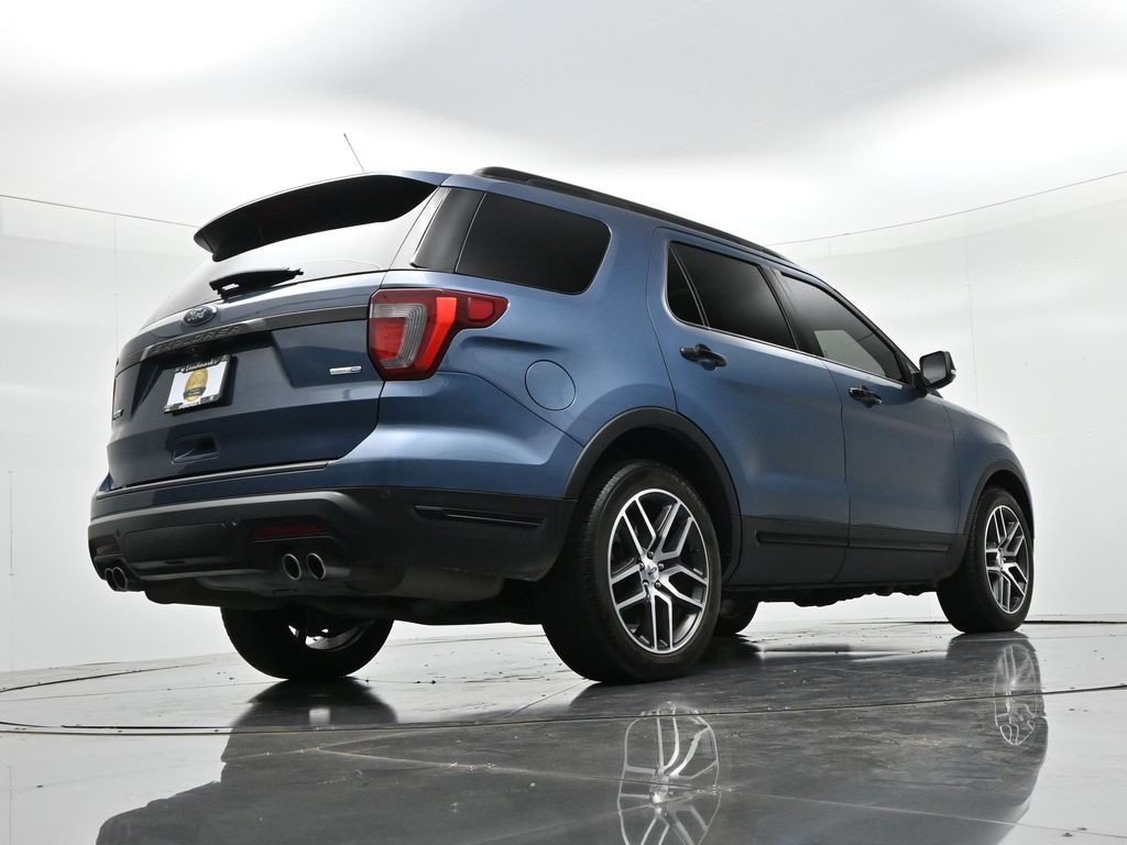 Ford Explorer Vehicle Full-screen Gallery Image 22