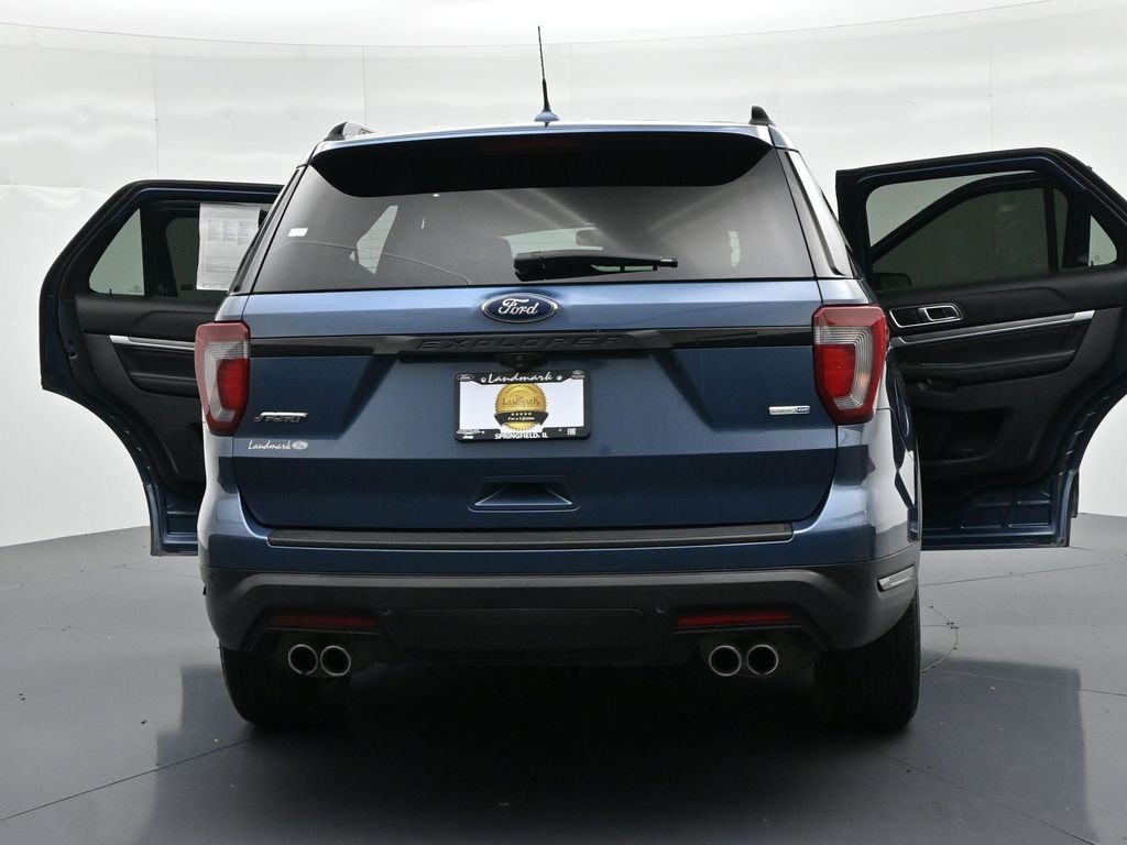 Ford Explorer Vehicle Full-screen Gallery Image 27