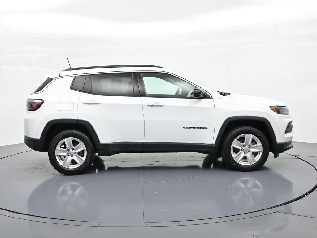 Jeep Compass Vehicle Full-screen Gallery Image 05