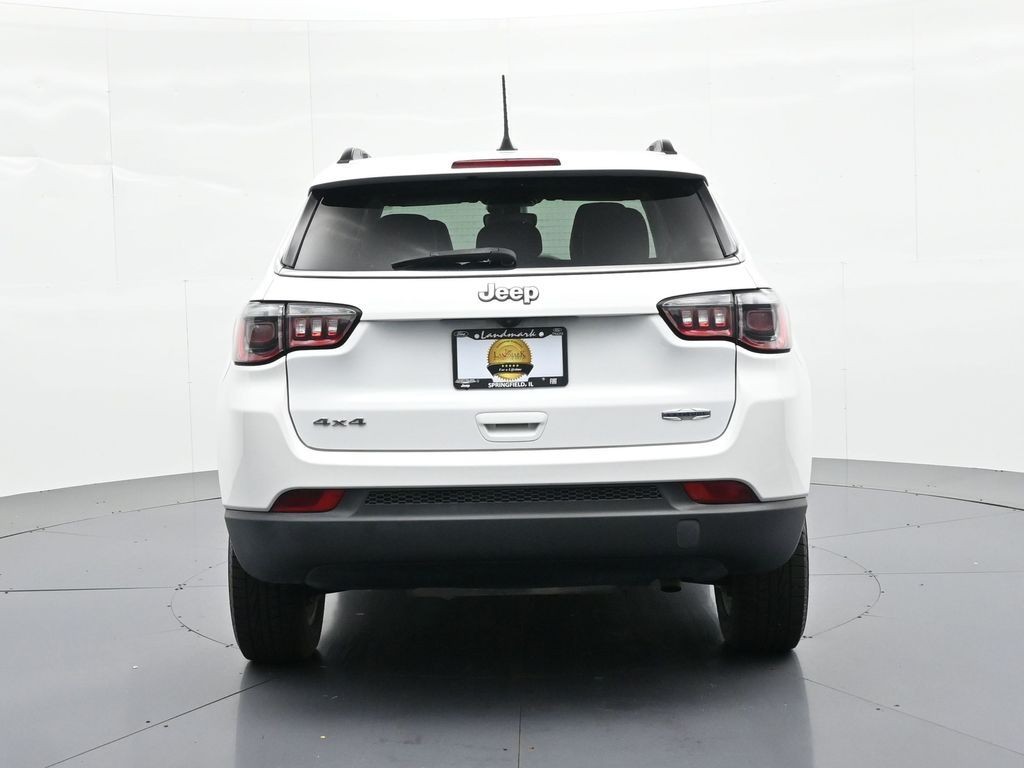 Jeep Compass Vehicle Full-screen Gallery Image 07