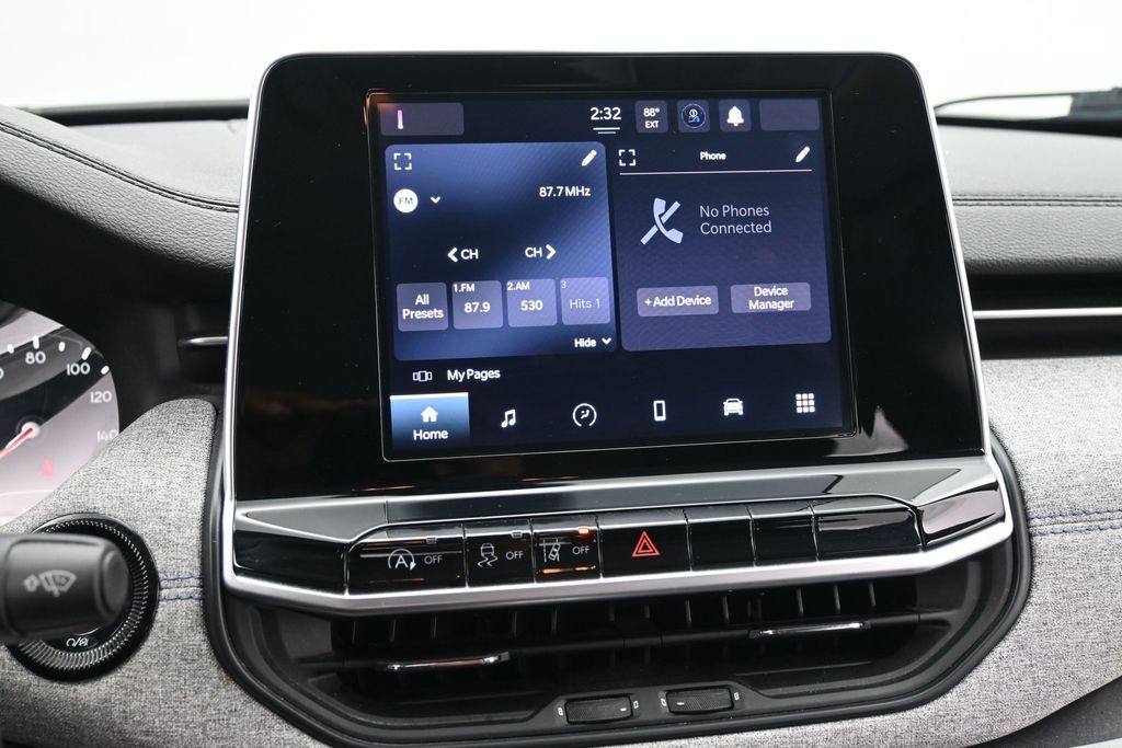 Jeep Compass Vehicle Full-screen Gallery Image 10