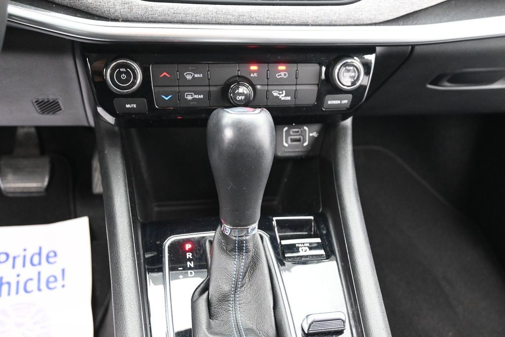 Jeep Compass Vehicle Full-screen Gallery Image 11
