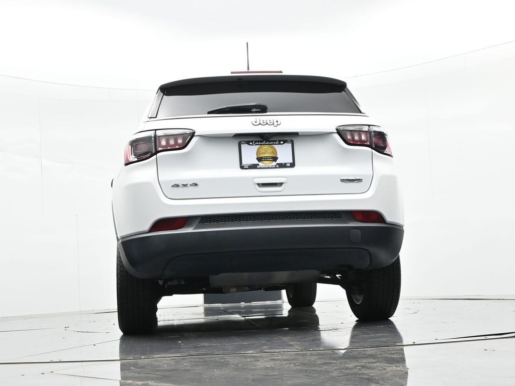 Jeep Compass Vehicle Full-screen Gallery Image 20