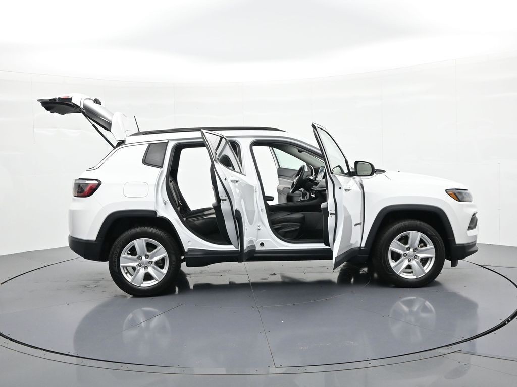 Jeep Compass Vehicle Full-screen Gallery Image 23