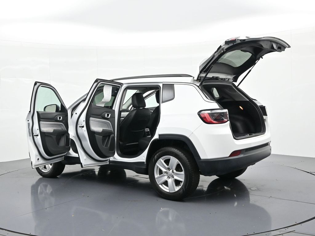 Jeep Compass Vehicle Full-screen Gallery Image 24