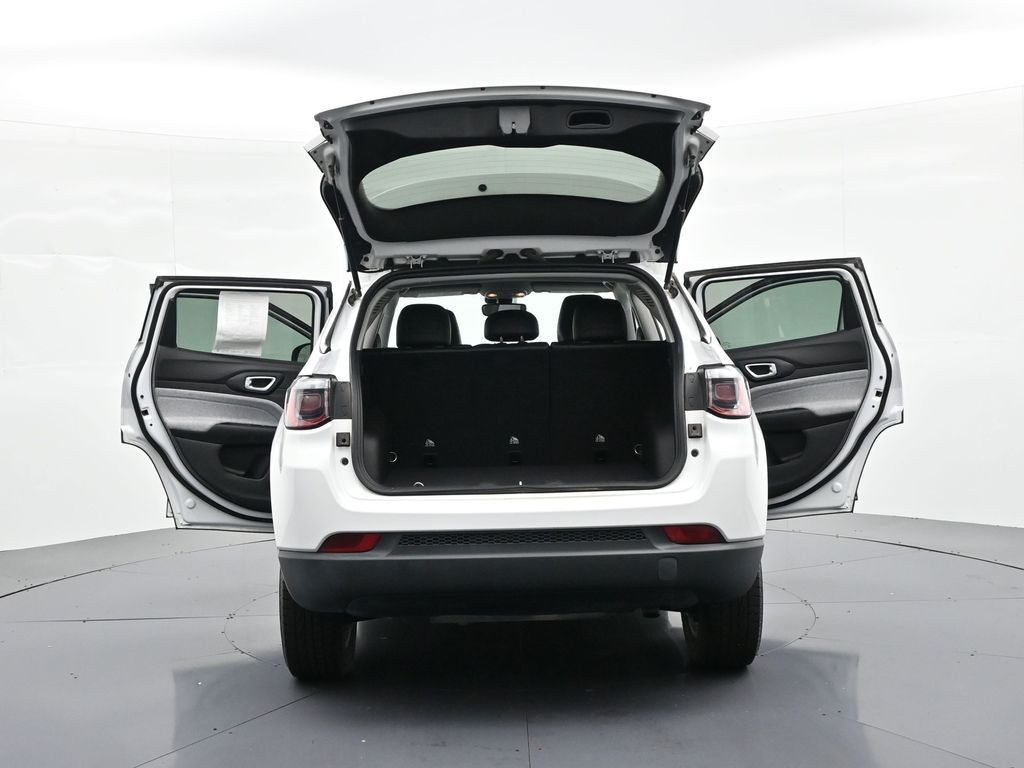 Jeep Compass Vehicle Full-screen Gallery Image 26