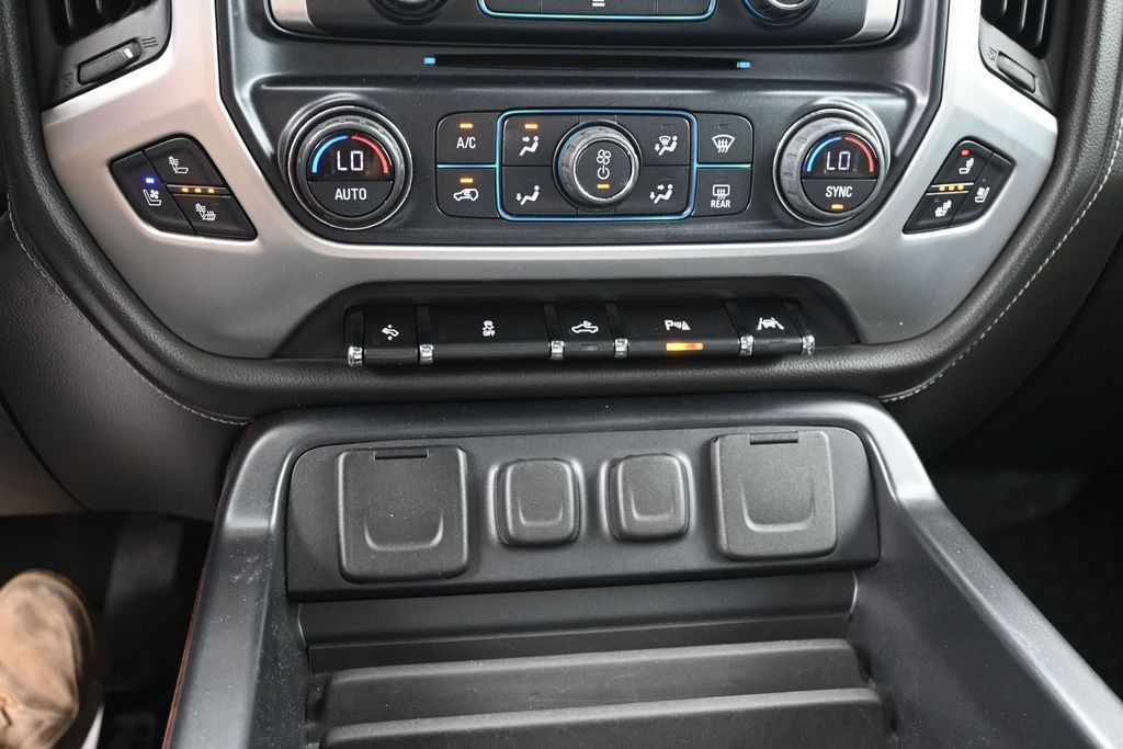 GMC Sierra 1500 Vehicle Full-screen Gallery Image 13