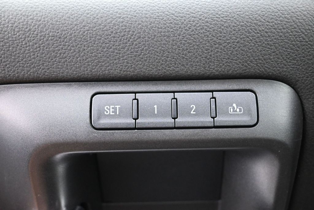 GMC Sierra 1500 Vehicle Full-screen Gallery Image 19