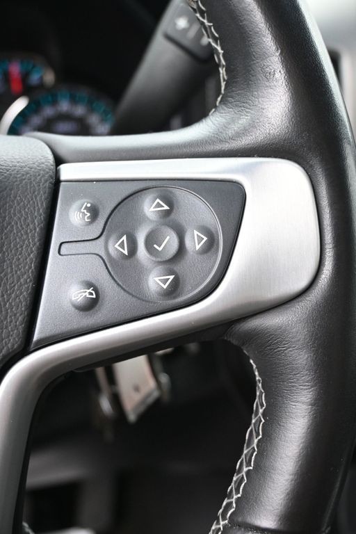 GMC Sierra 1500 Vehicle Full-screen Gallery Image 16
