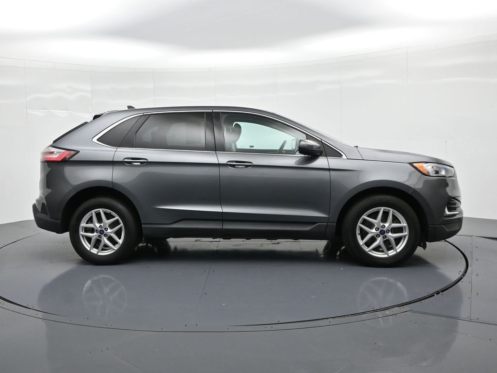 Ford Edge Vehicle Full-screen Gallery Image 5