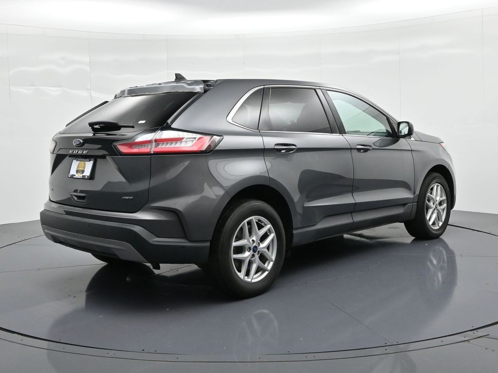 Ford Edge Vehicle Full-screen Gallery Image 6