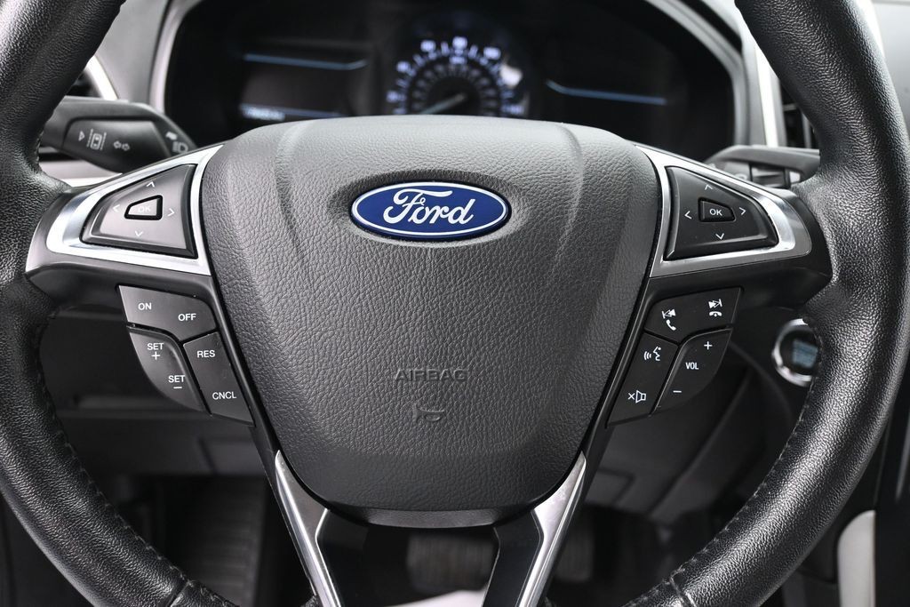 Ford Edge Vehicle Full-screen Gallery Image 12