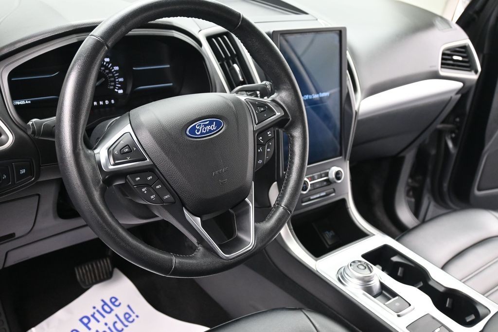 Ford Edge Vehicle Full-screen Gallery Image 14
