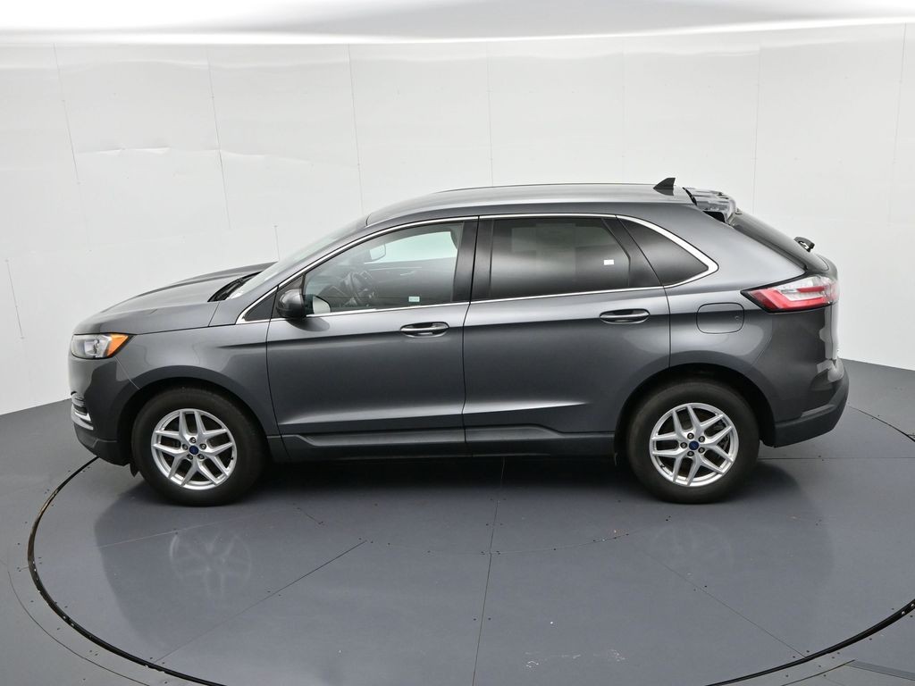 Ford Edge Vehicle Full-screen Gallery Image 18