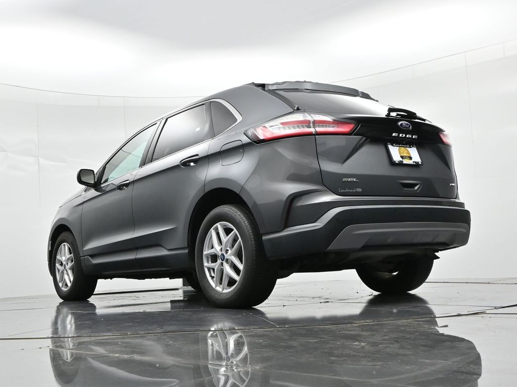 Ford Edge Vehicle Full-screen Gallery Image 19
